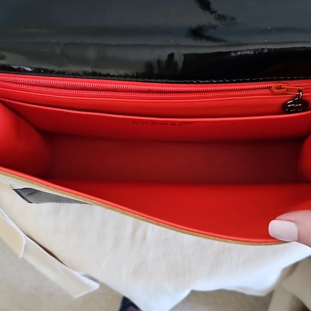 🌟CHANEL🌟 RARE AUTHENTIC Black Patent Leather Suede Flap Bag - Picture 3 of 14